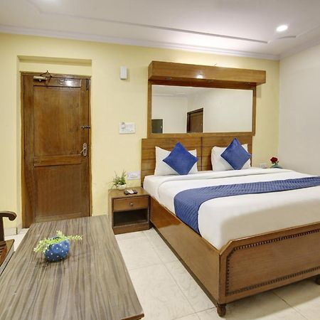 Hotel The Eden Park Noida Zewnętrze zdjęcie