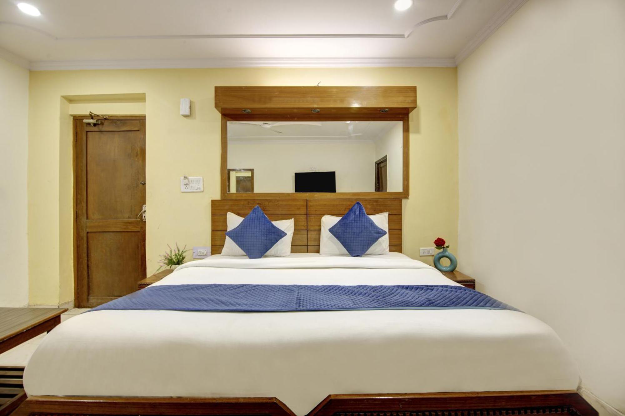 Hotel The Eden Park Noida Zewnętrze zdjęcie