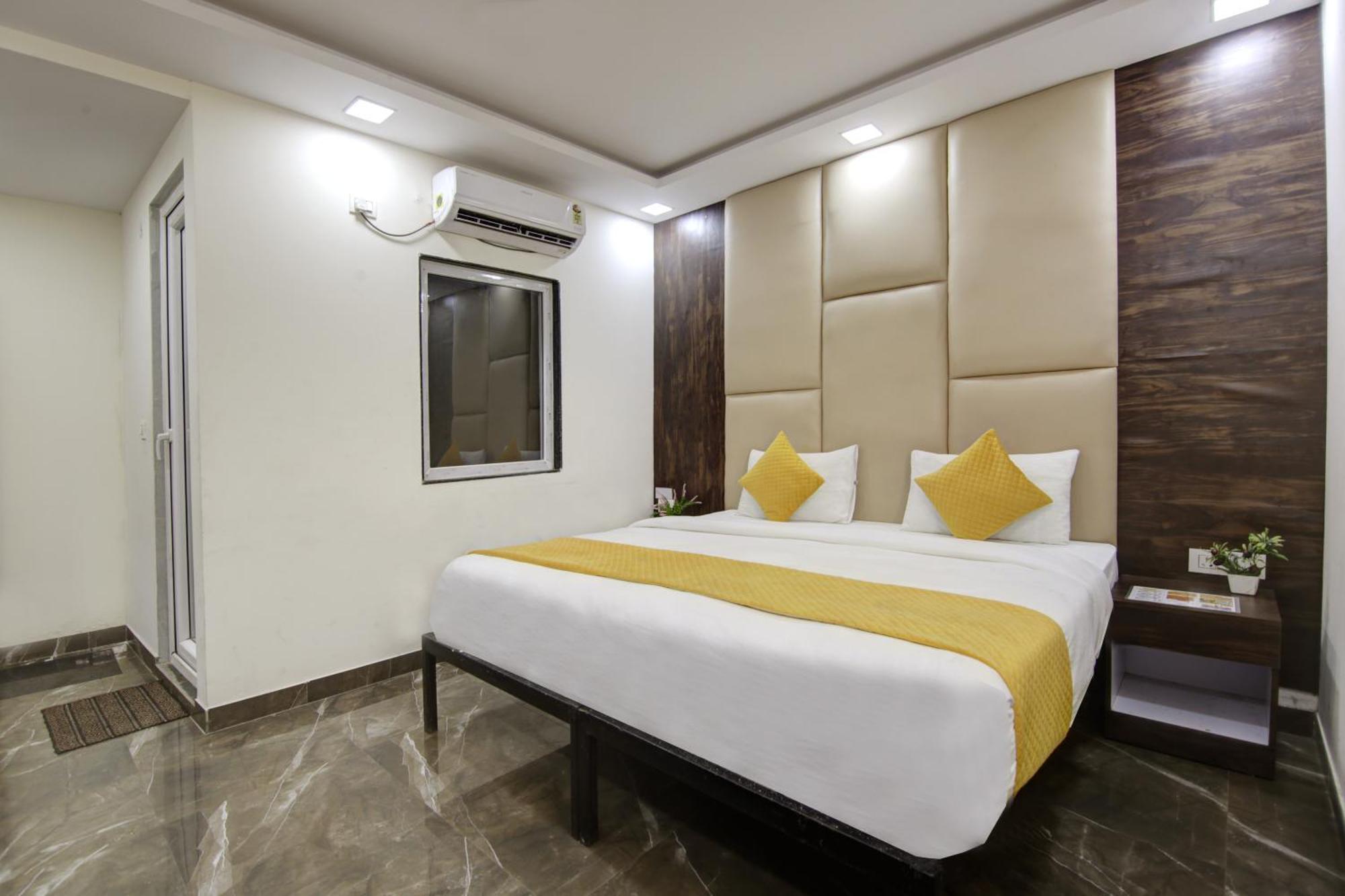 Hotel The Eden Park Noida Zewnętrze zdjęcie